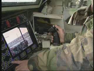 Arrivée des véhicules de l'avant-blindé munis de tourelleaux