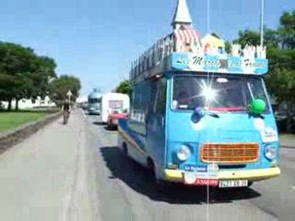 anciens véhicules publicitaire au Tour de Bretagne 2009