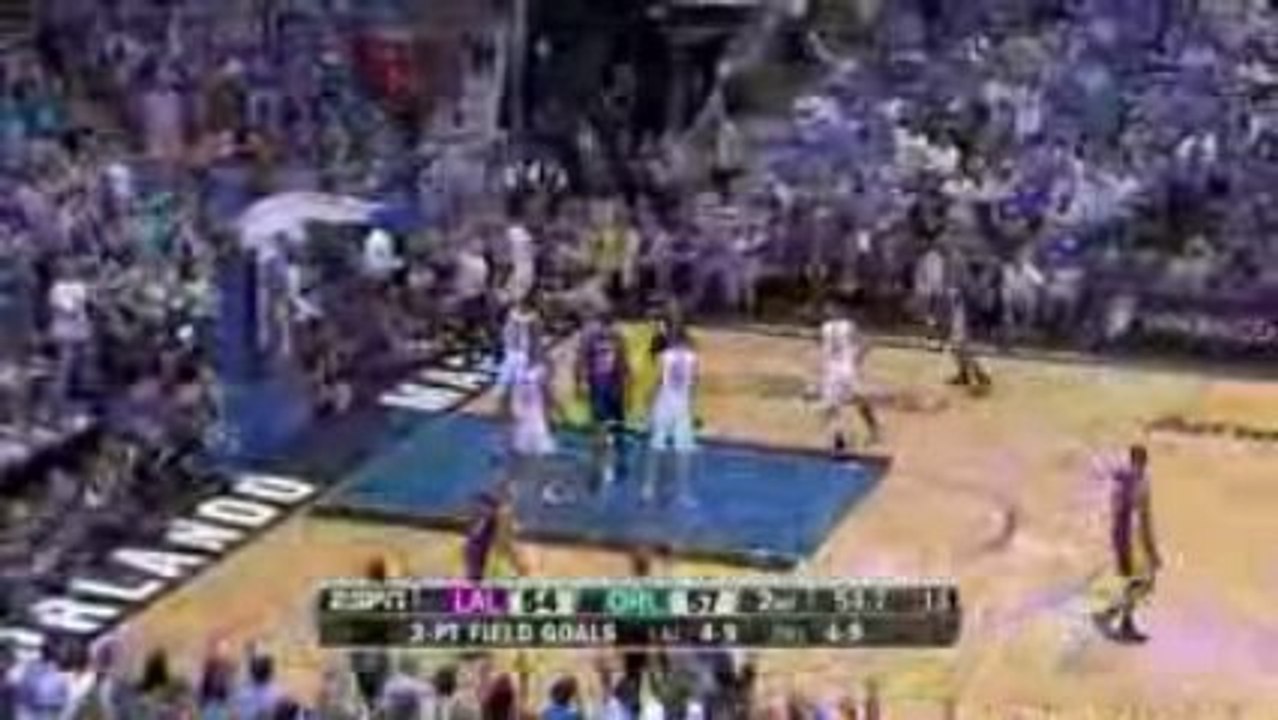 Dwight Superman Howard block Kobe's floater Game 3