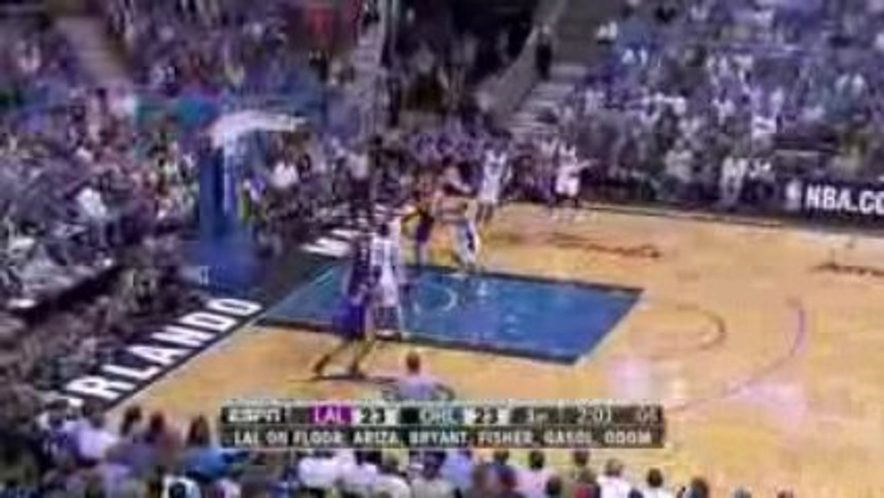 Kobe Bryant hits the tough jumper Game 3