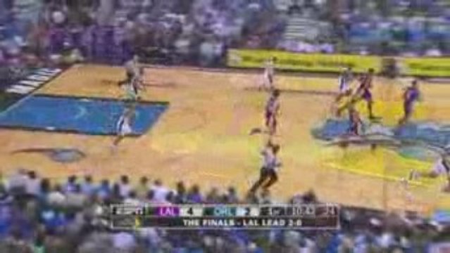 Pau Gasol spins baseline for the dunk in the first quarter o