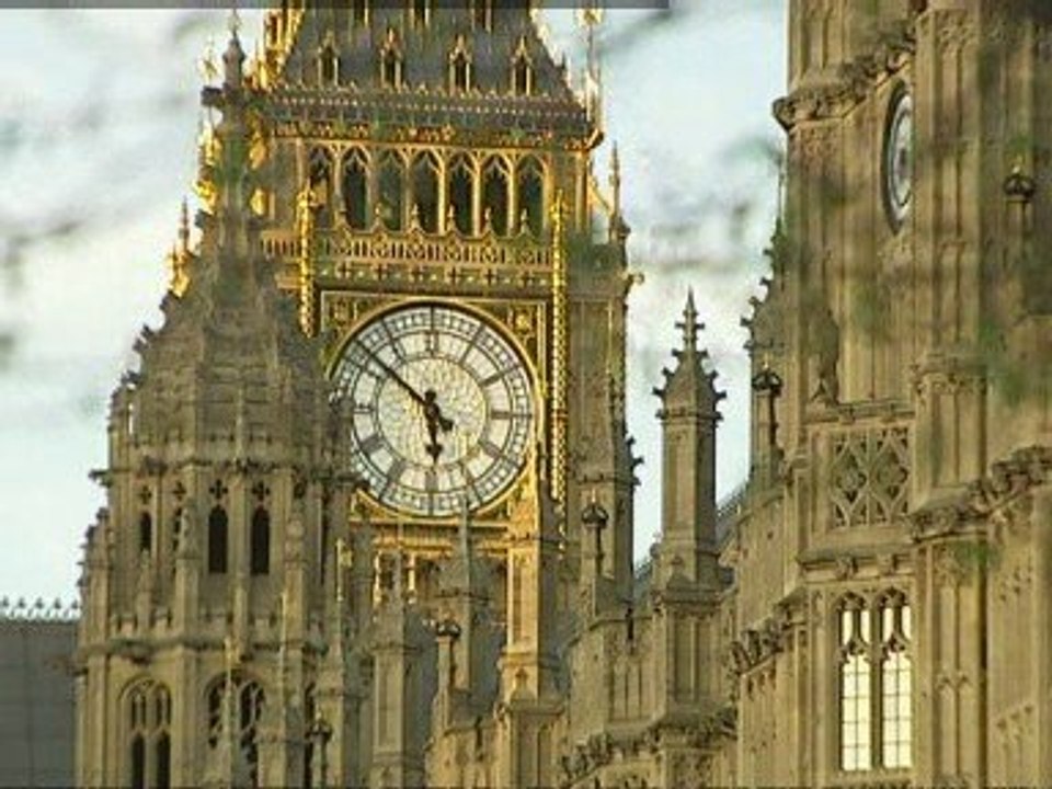 Cameron accuses PM of trying to 'fix' voting system