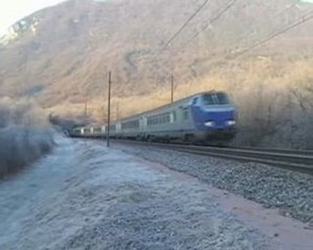 BB 25200 avec étincelles à Artemare