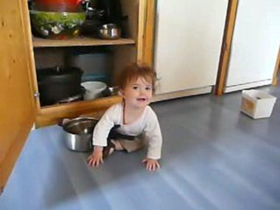 Alice découvre les casseroles
