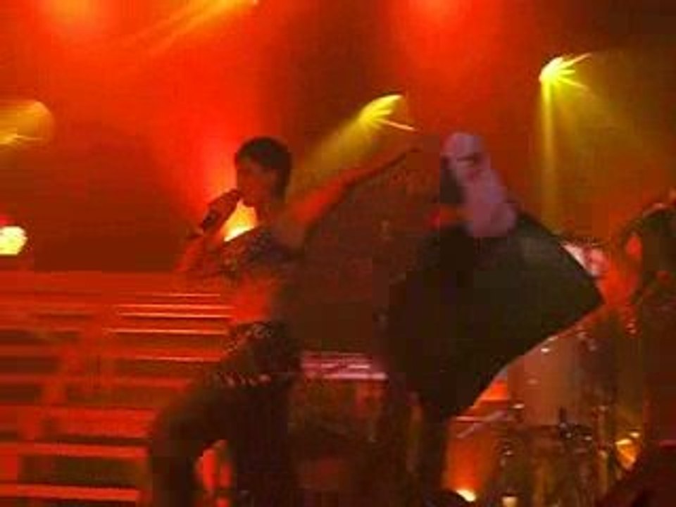 She "d'ici & d'ailleurs"  "je reviendrai" à Puteau 06.06.09