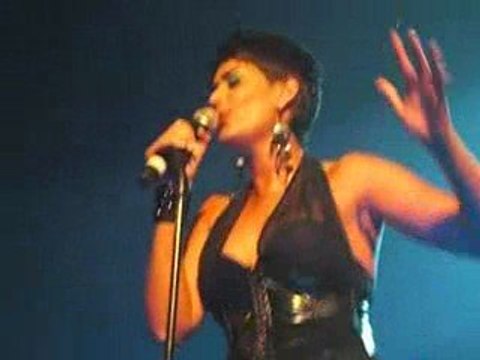 Sheryfa Luna tant ue je chante à Puteau [06.06.09]
