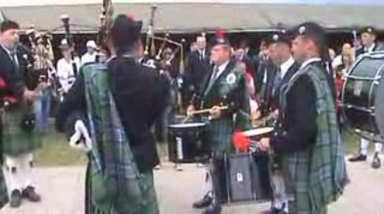 auld alliance normandie pipe band