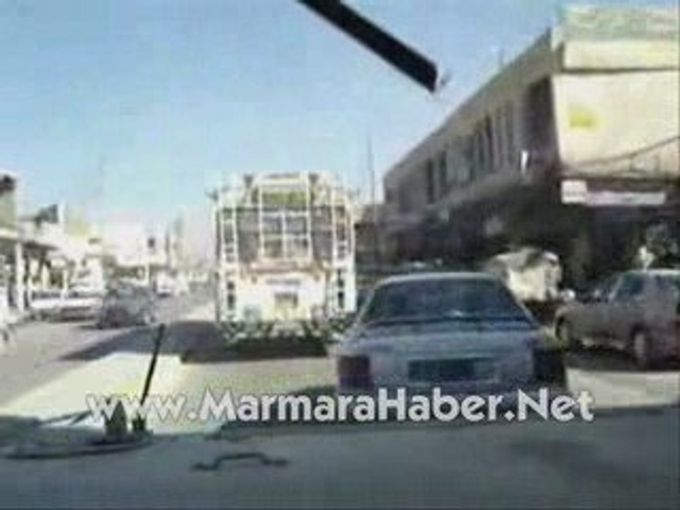 Demokrasi Hummerla Cadde de Tur Atıyor