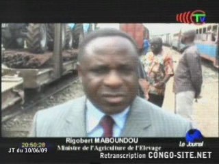 Réception des tracteurs par Rigobert Maboundou