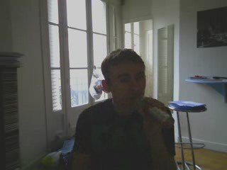 Wiwi égratigne "Who's that girl" d'Eve