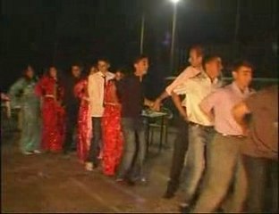 Sınırda halaylar çekildi