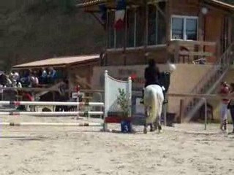 Meyreuil club 2 entrée sur la piste