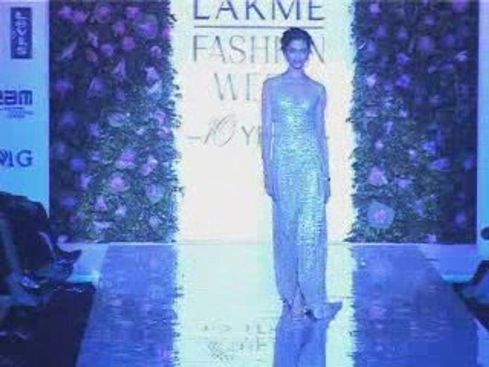 Farhan Akhtar is taller than Deepika