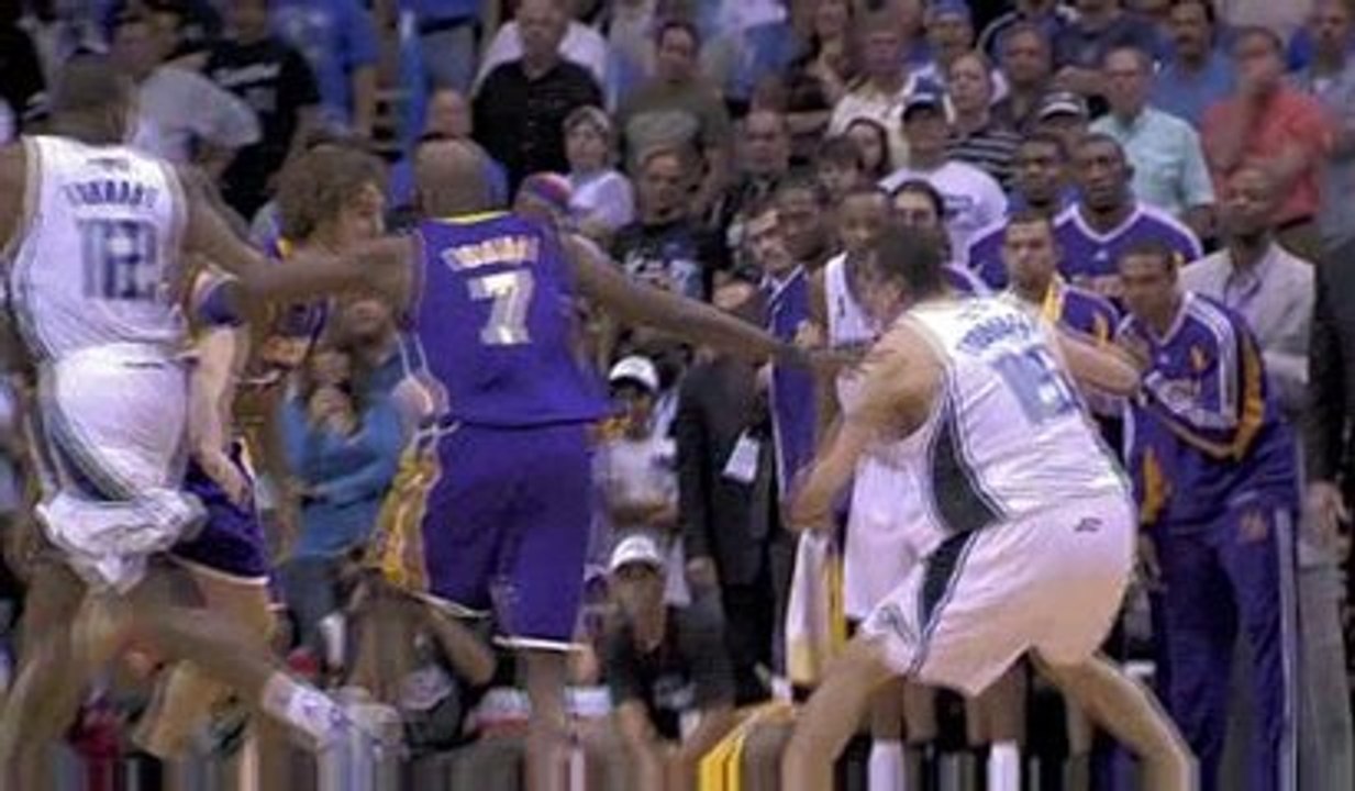 Hedo Turkoglu hits the 3-pointer to give the Ma...