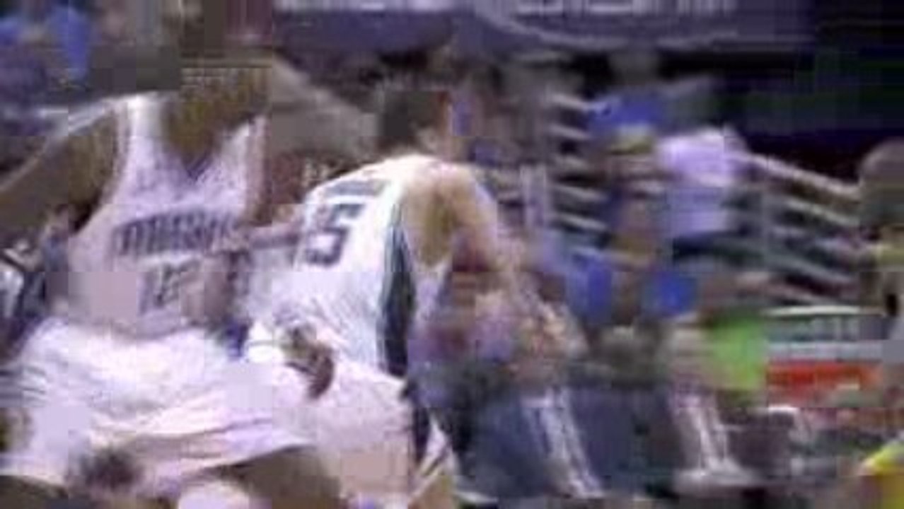 Hedo Turkoglu drives and hits the fall-away bas...