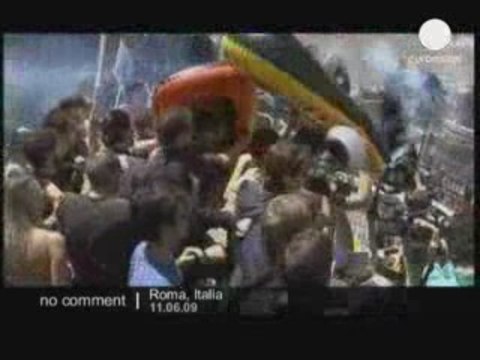 Des étudiants manifestent contre la visite de Khadafi