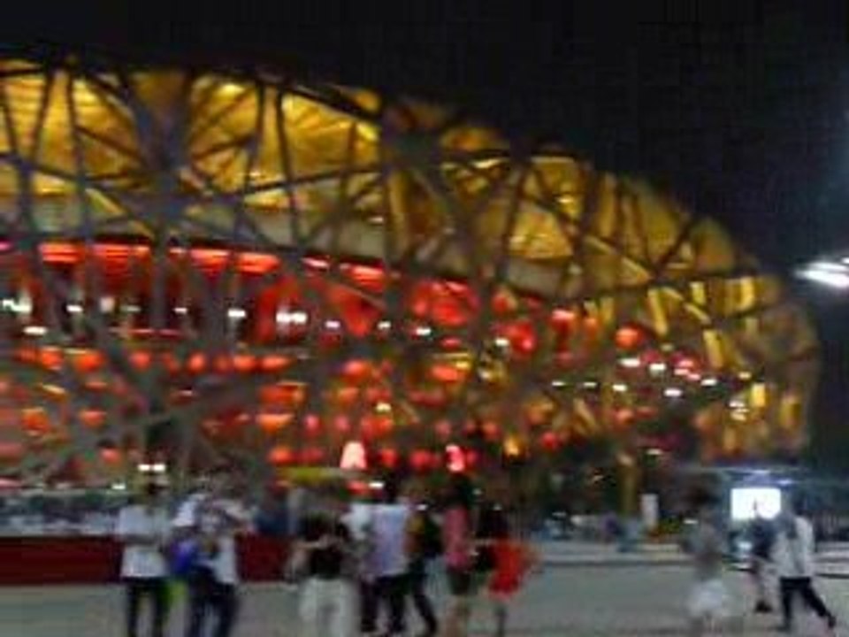 JO Pékin, le cube d'eau s'illumine