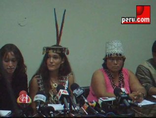 Q'orianka Kilcher se avergüenza de Alan García