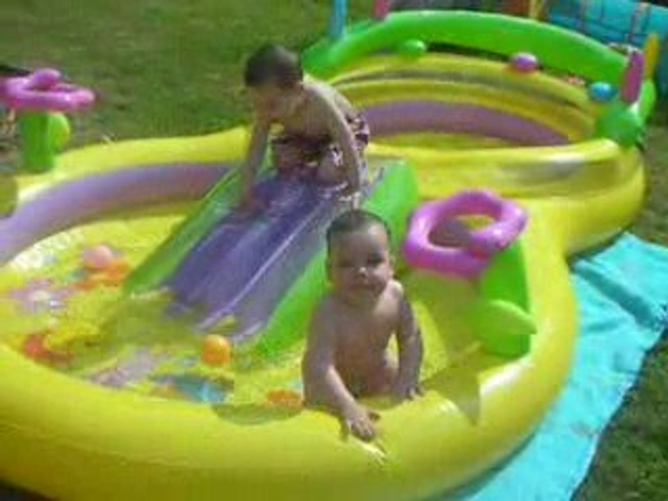 1er plouf dans la piscine de louis-arthur