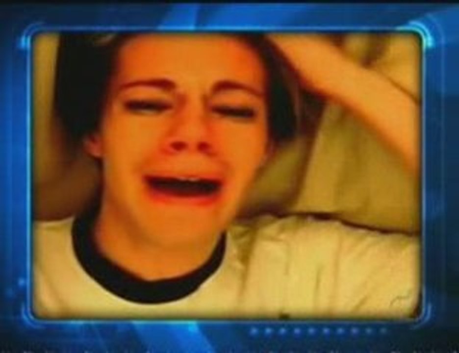 Câmera Record - Fã invade palco de Britney