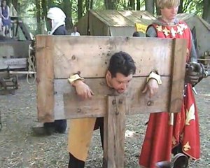 Was passiert, wenn man sein Ziel verfehlt. Natürlich Pranger