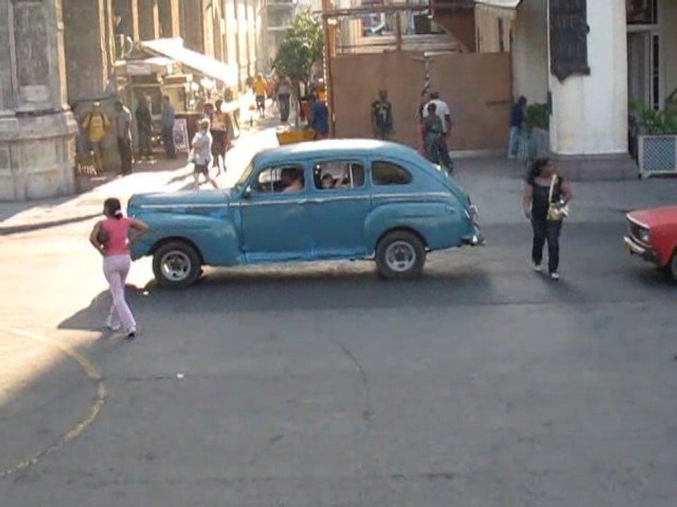 51 Cuba La Havane circulation parque central