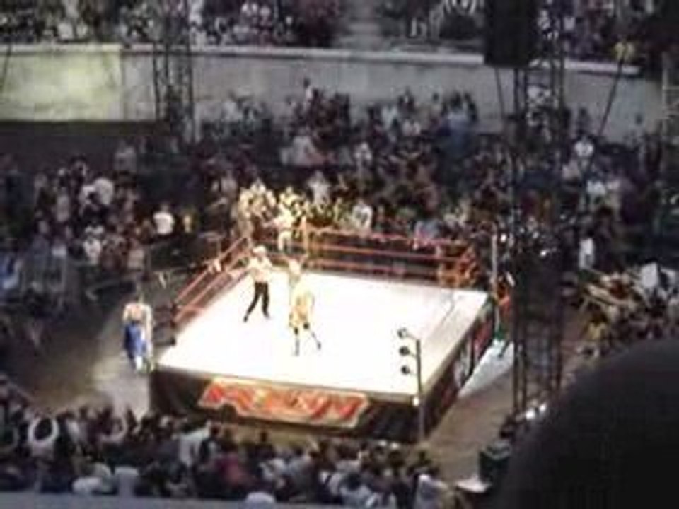Raw live nîmes primo & carlito entrance