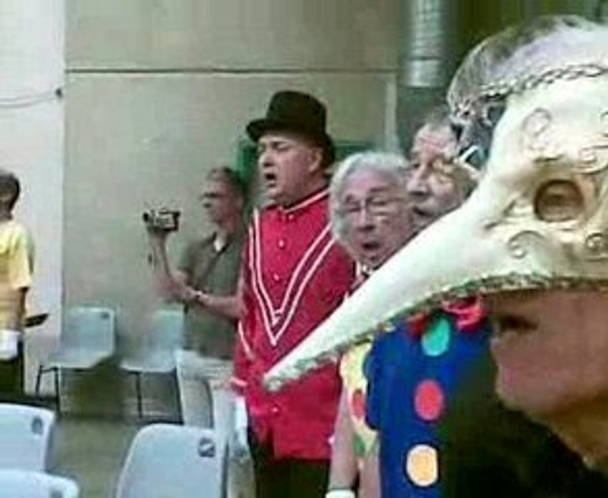 Troubadours et Saltimbanques avec le clown cassou