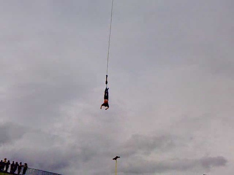 Skok na bungee na Dniach Morza w Szczecinie