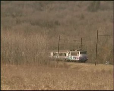 Une BB 25200 sur un Evian - Lyon à Artemare