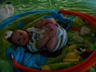 Alban 6 mois qui crie parce que son père l'énerve !