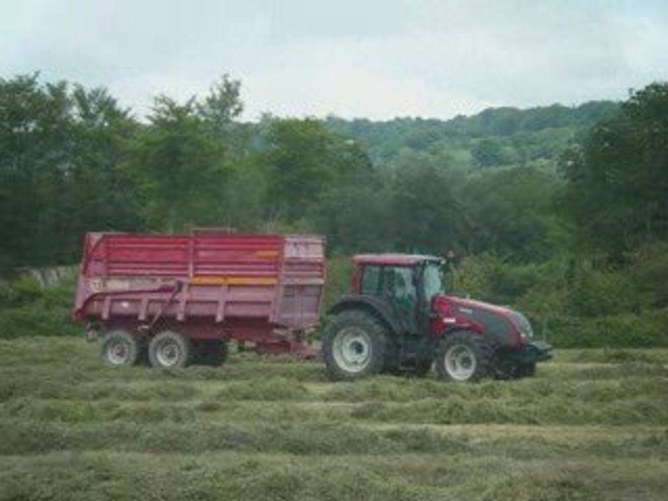 L'ensilage d'herbe 2009  par vidéoagri50 partie n°1