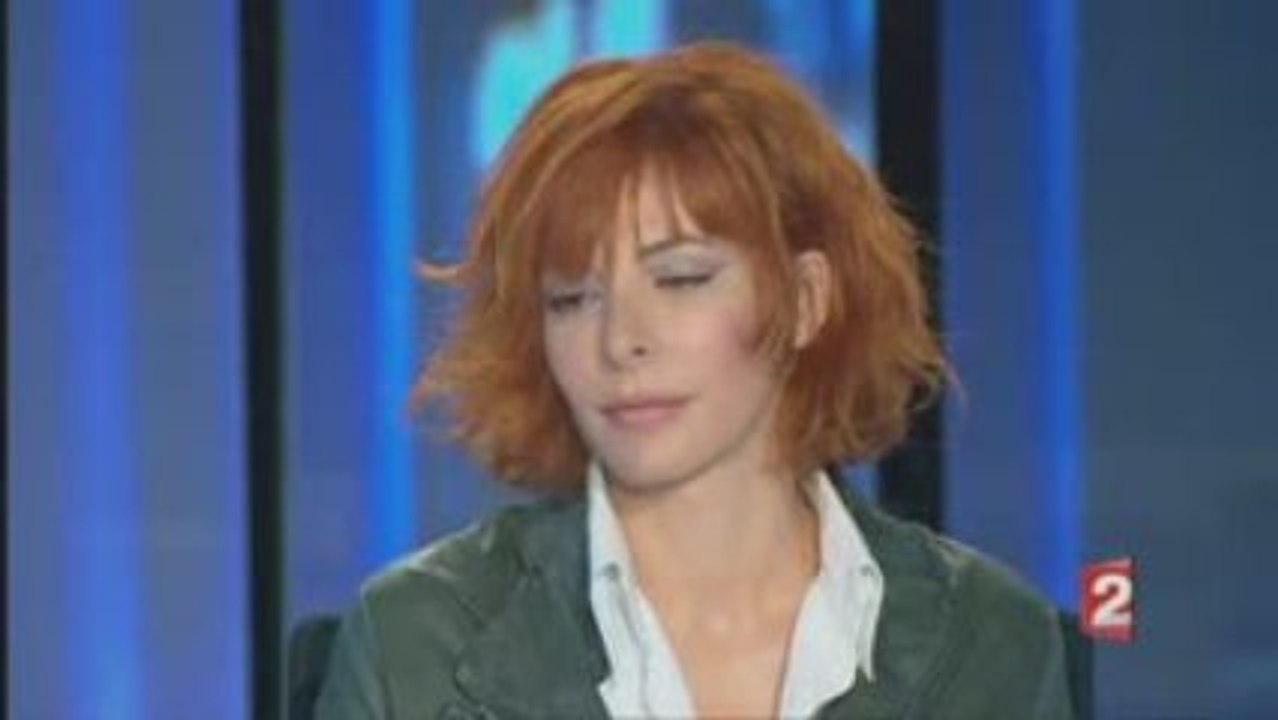 Mylène Farmer 2009 06 14 Interview dans JT de France 22