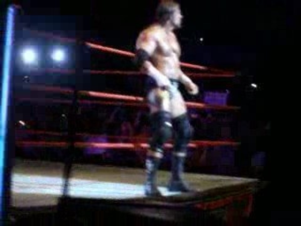 wwe raw nimes entree de triple h (2)