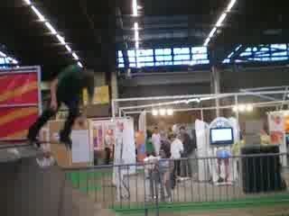 Sortie de la mini rampe en indy 180 de Khayam