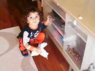 Sanyo26 079- elde kağıt havlu temizlikte