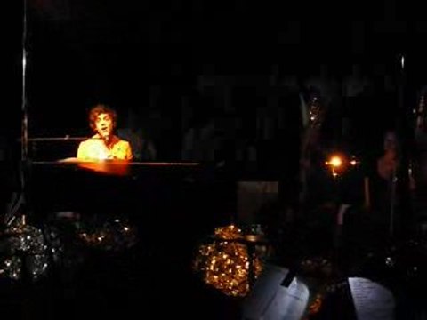 Over my shoulder Mika Cirque d'hiver