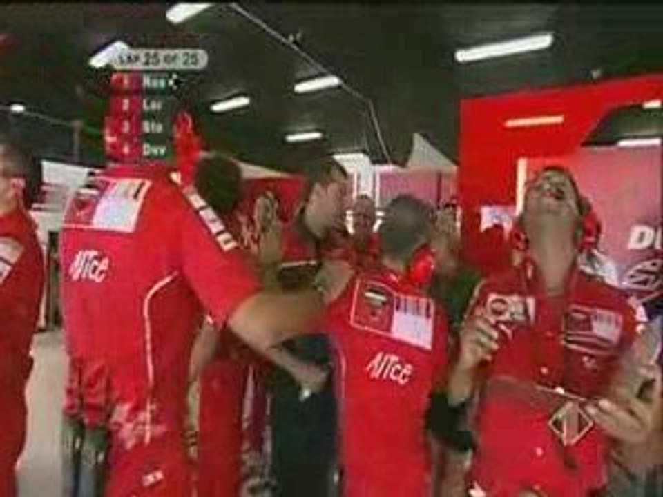MotoGP Catalunha 2009 Rossi vs Lorenzo Last 2 laps