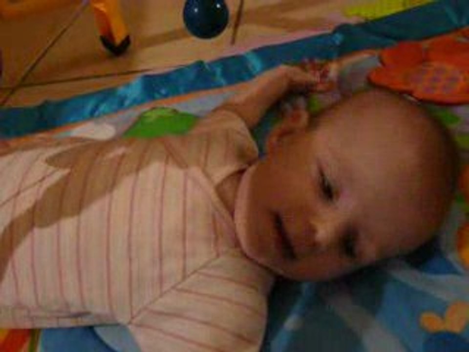 Océane 15 juin 2009 (gazouillis + mobile)