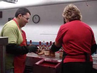 Lacrando botellas de Maker's Mark