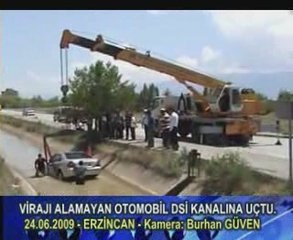 Erzincanda Otomobil Kanala Uçtu