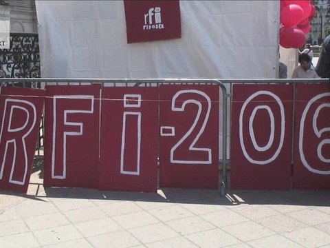 Les salariés de RFI protestent en radio