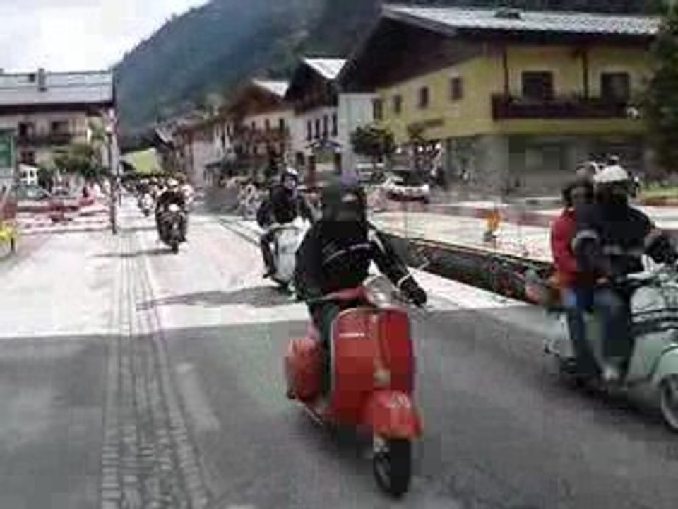 Vespa World Days 09 Zell am See - Großglockner