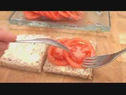 Sandwich al formaggio e pomodori
