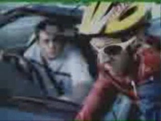 Pub fiat et cycliste