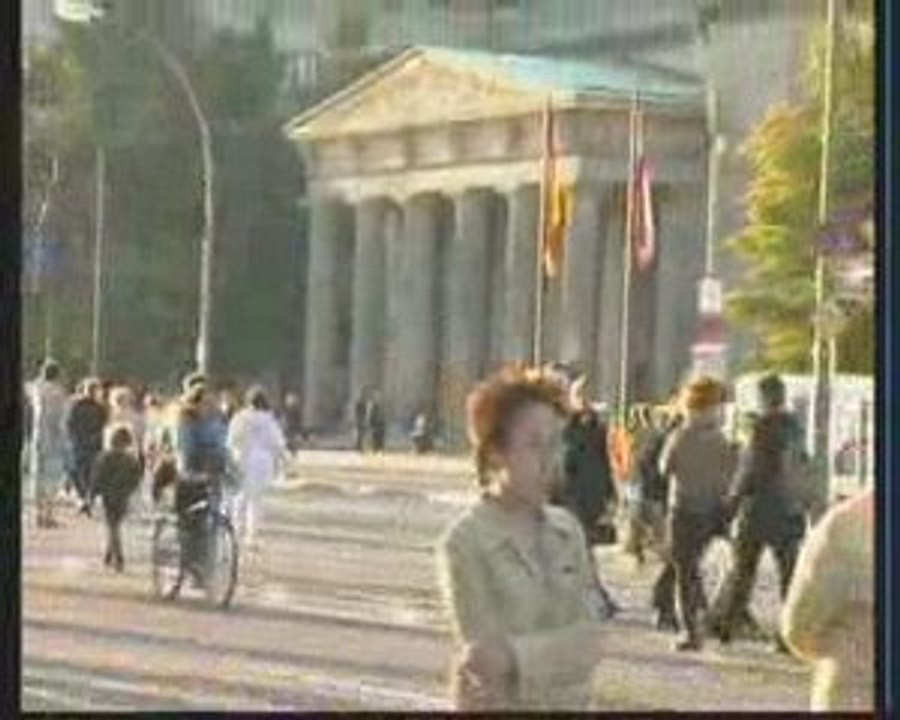 BERLIN  Ost und West Berliner Mauer