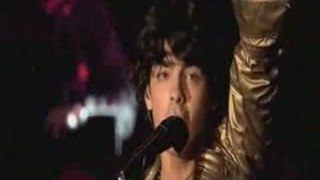 Jonas Brothers - Paranoid / WWIII [Live]