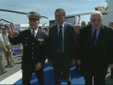 Le secrétaire d'Etat visite l'espace Défense du Bouget