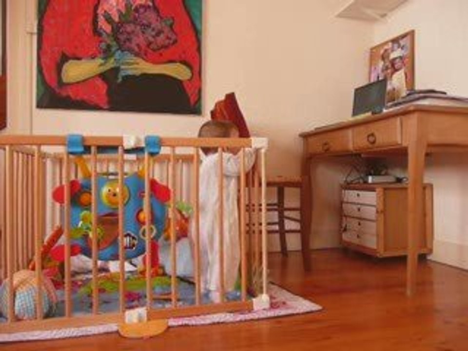 Louise debout dans parc juin 2009