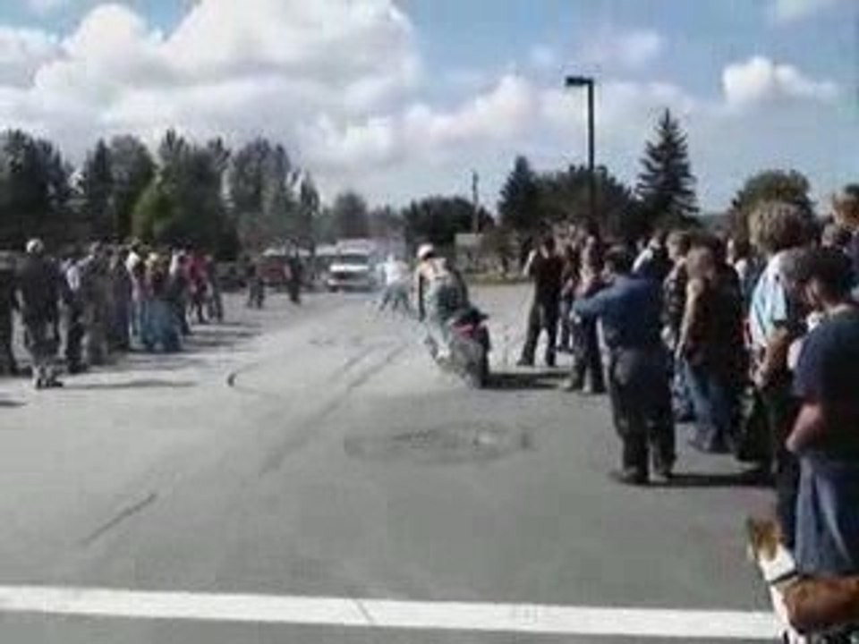 Régis freestyle et sa moto volante
